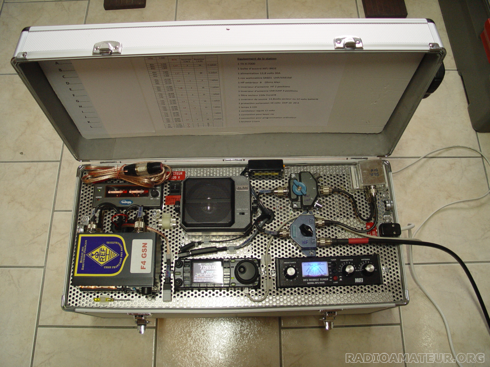 Photo 2 - Annonce radioamateur 405030 - Valise émetteur récepteur équipée HF vhf hhf icom 7000 et tous les accessoires