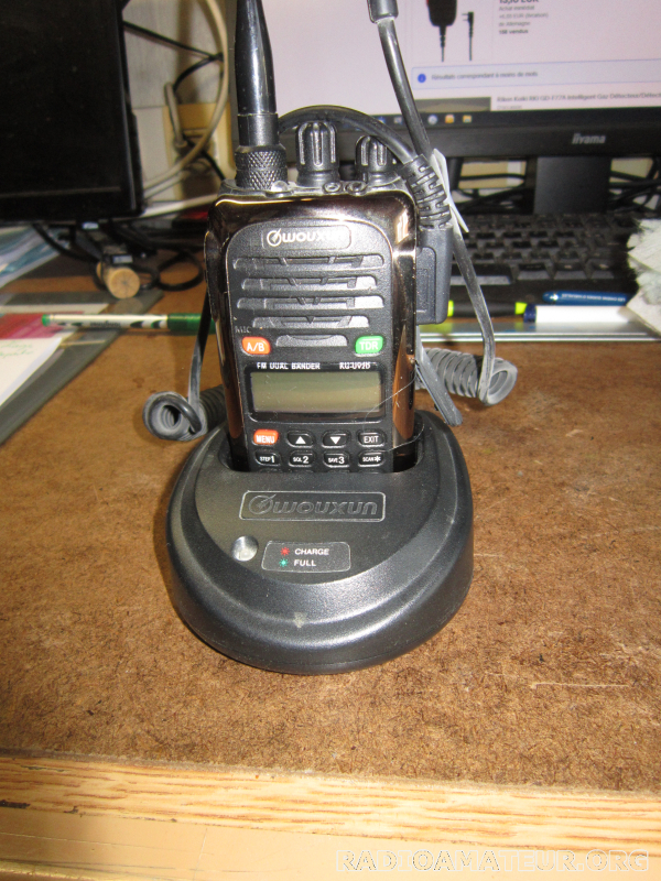 Photo 1 - Annonce radioamateur 407441 - Wouxun dual KGUV2D +micro déporté et chargeur